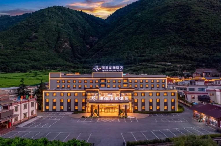 Jiuzhaigou & Huanglong by Rail travel view