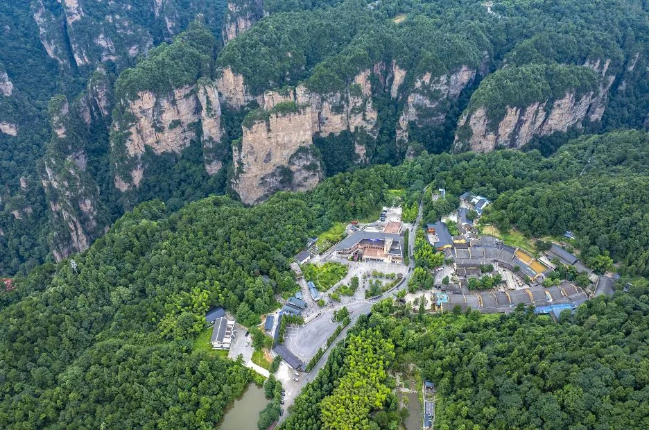 Zhangjiajie: Peaks & Glass Bridge travel view